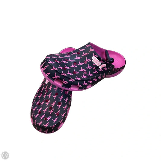 Shoes Flats By Crocs In Black & Pink, Size: 6