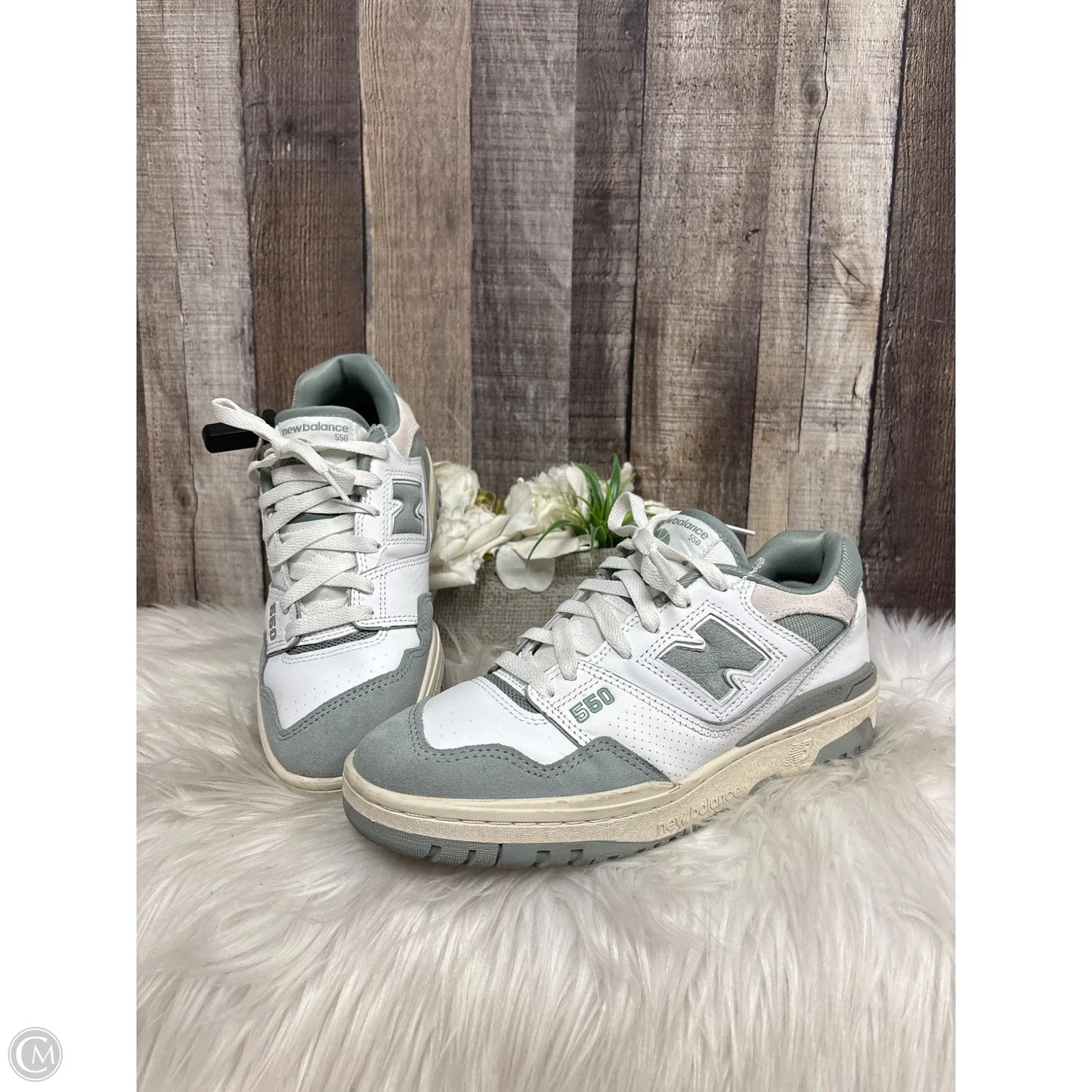 Shoes Athletic By New Balance In Green & White, Size: 8.5