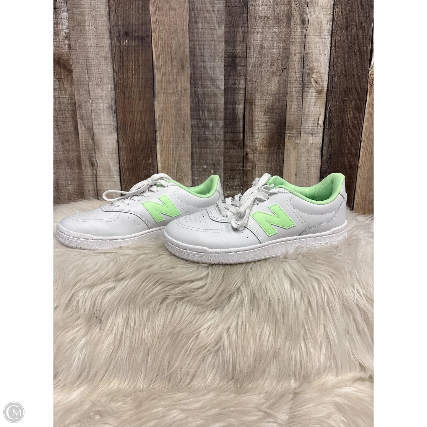 Shoes Athletic By New Balance In Green & White, Size: 8.5