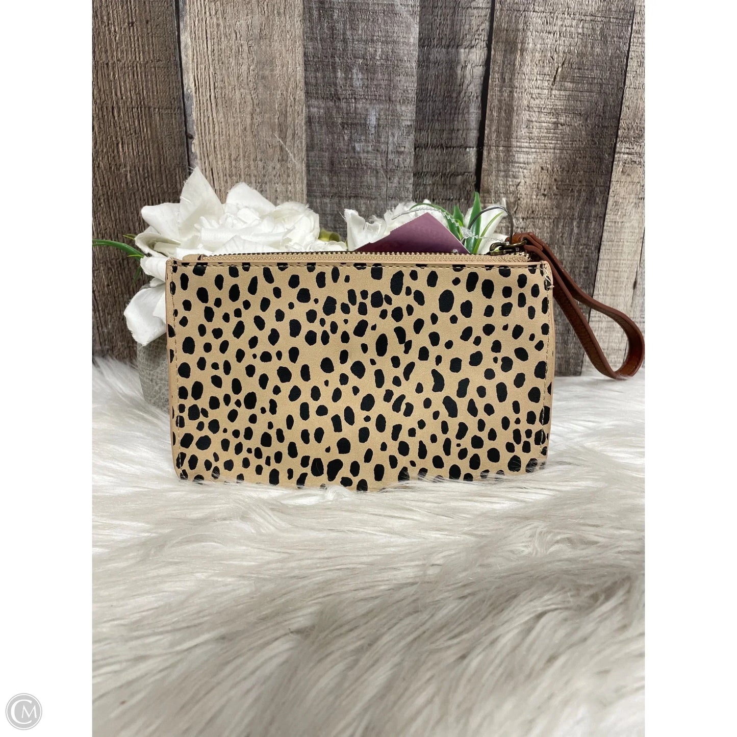 Wristlet By Universal Thread, Size: Medium