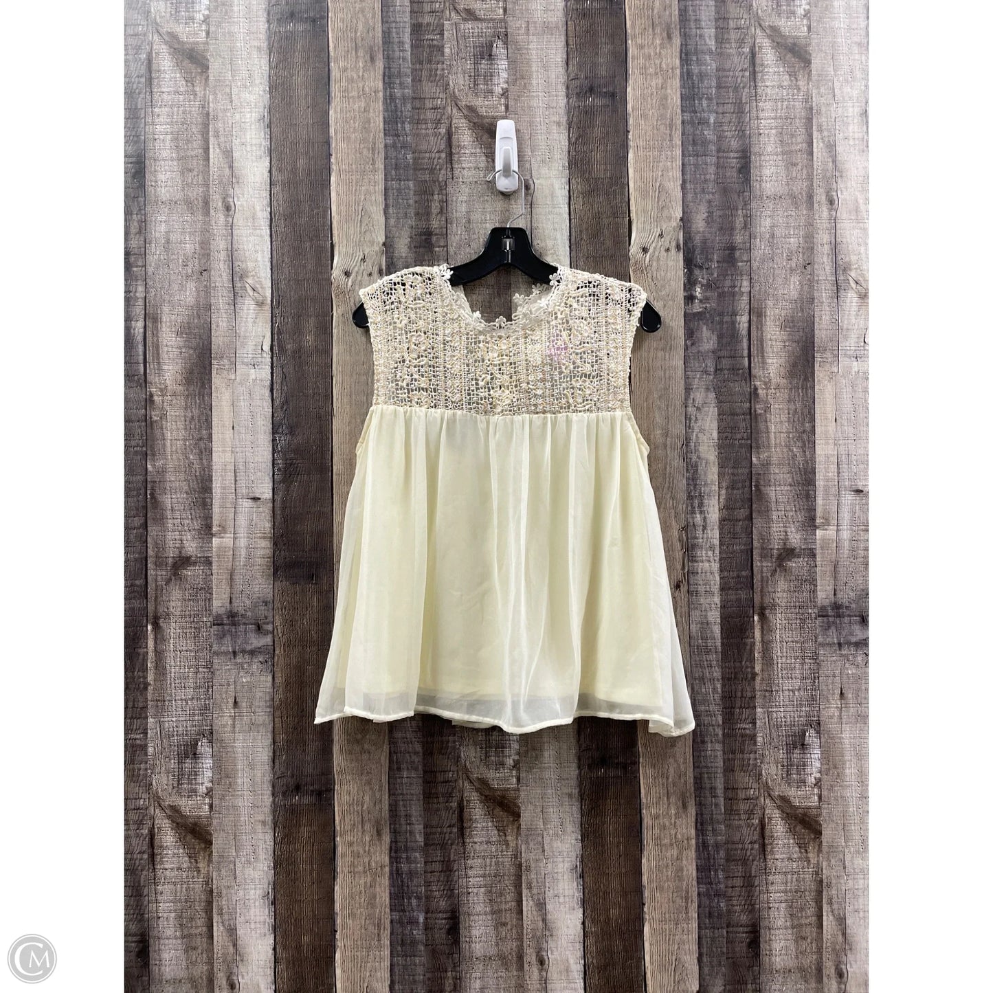 Top Sleeveless By Freeway In Cream, Size: M
