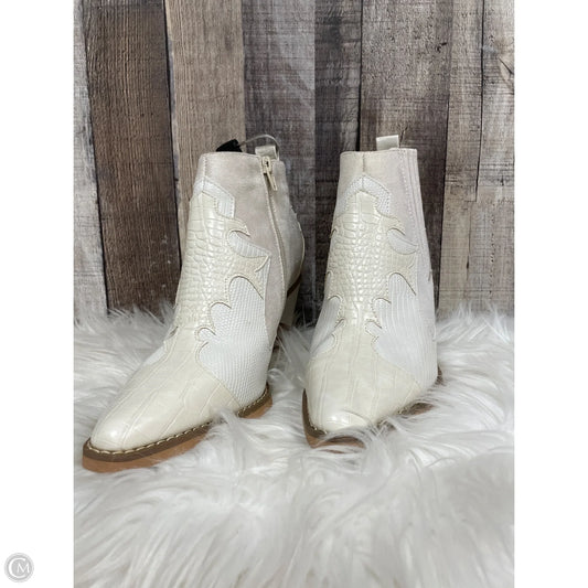Boots Ankle Heels By Comfort Casual In Cream, Size: 9