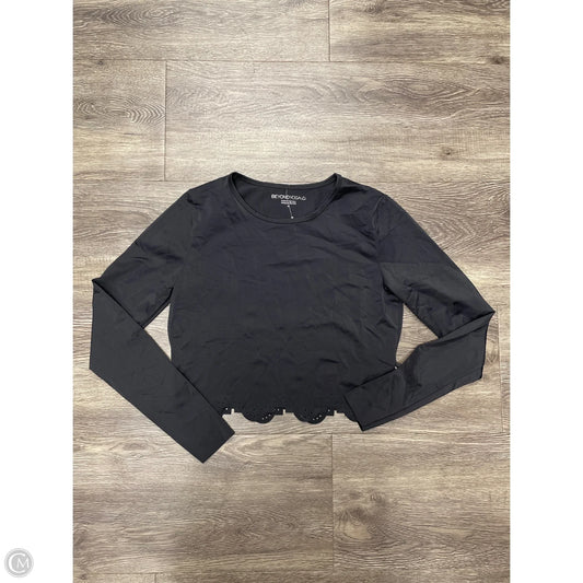 Athletic Top Long Sleeve Crewneck By Beyond Yoga In Black, Size: M