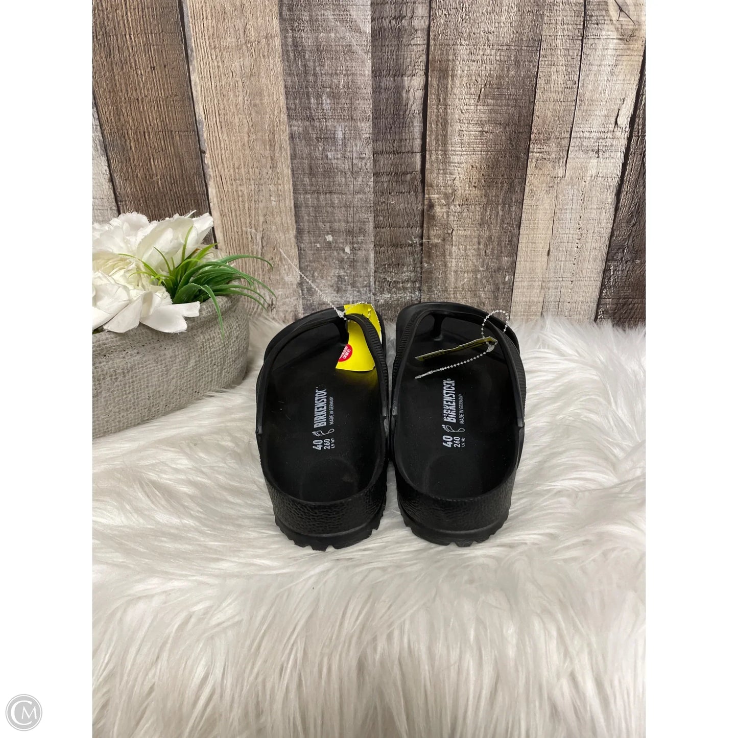 Sandals Flip Flops By Birkenstock In Black, Size: 9