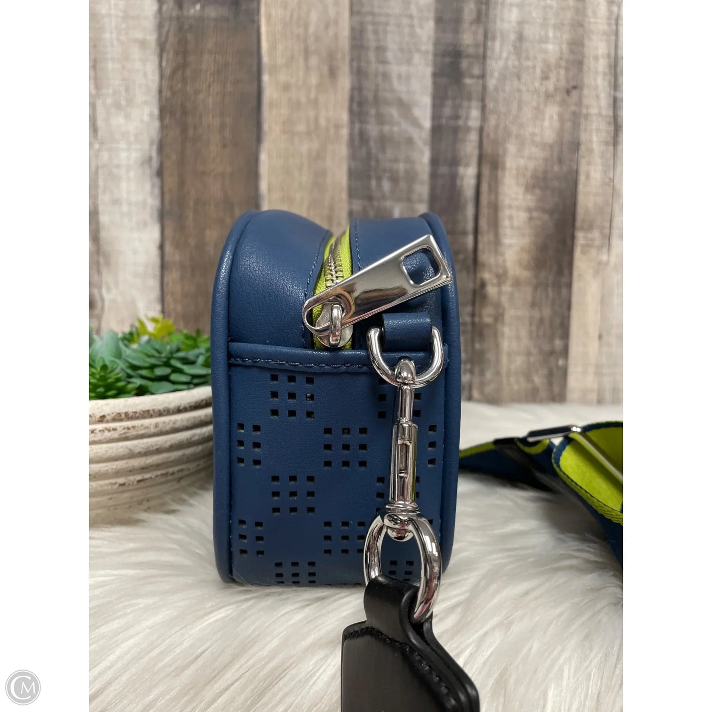 Crossbody Luxury Designer By Marc Jacobs, Size: Medium