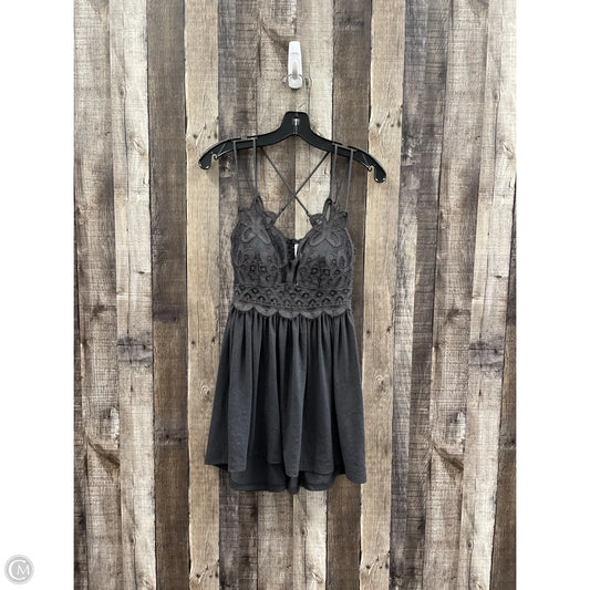 Top Sleeveless By Zenana Outfitters In Grey, Size: L