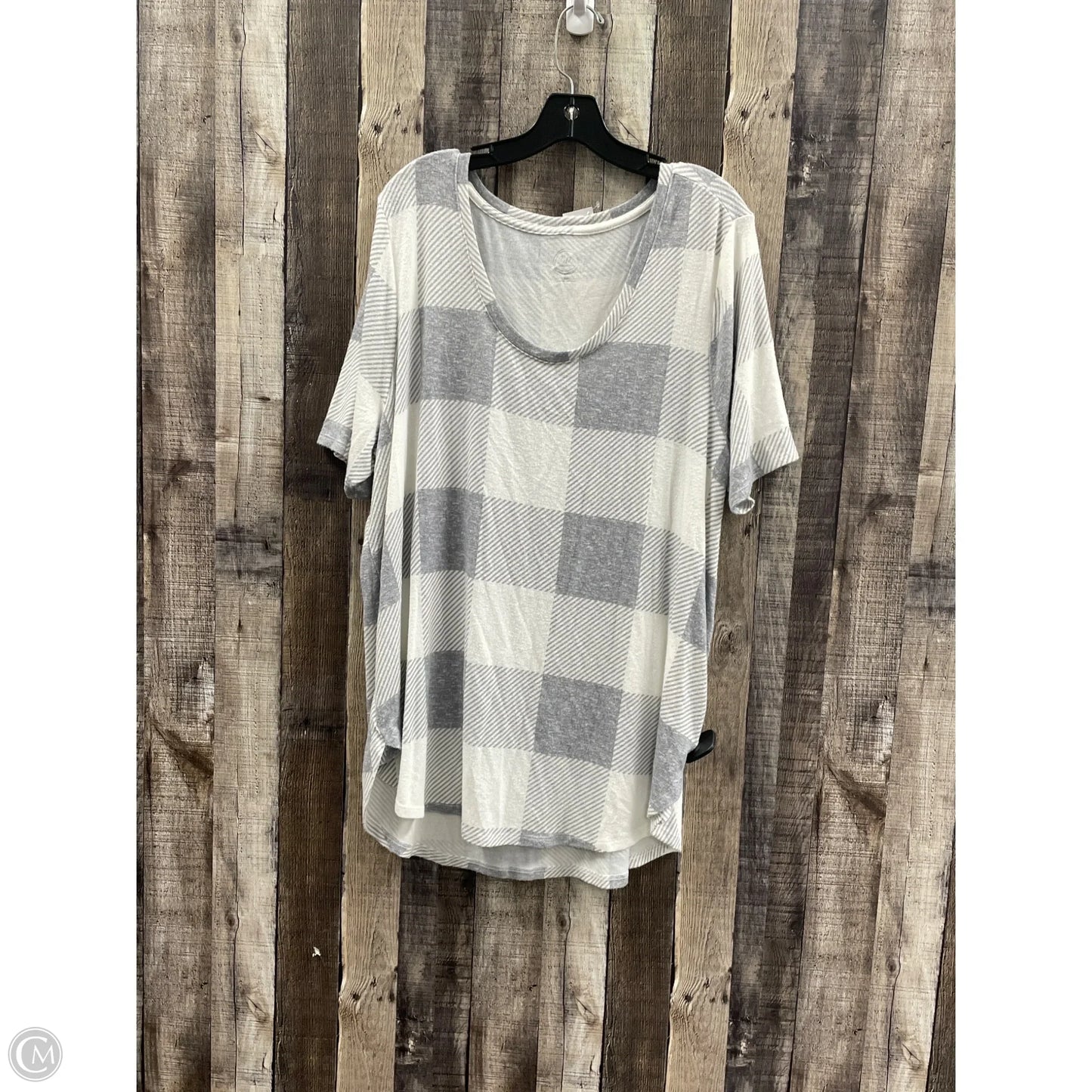 Top Short Sleeve By Maurices In Grey, Size: 2x