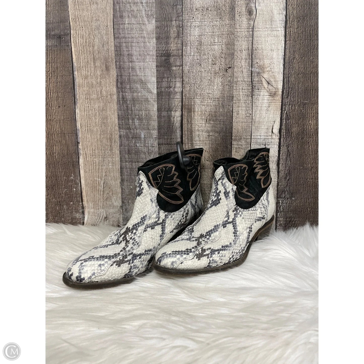 Boots Ankle Heels By Free People In Animal Print, Size: 5