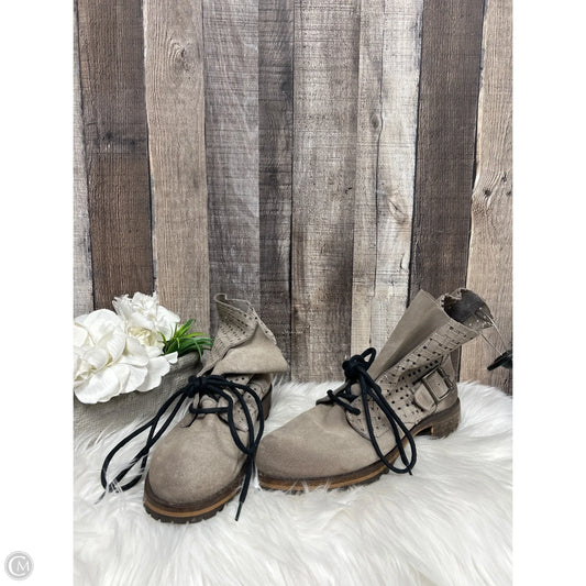 Boots Ankle Flats By Cmf In Taupe, Size: 9