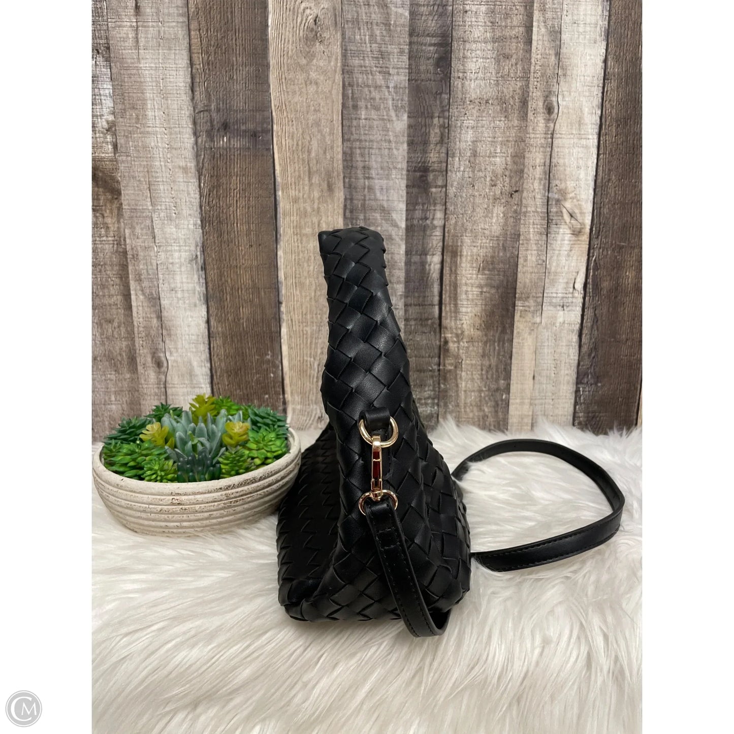 Crossbody By Urban Expressions, Size: Medium