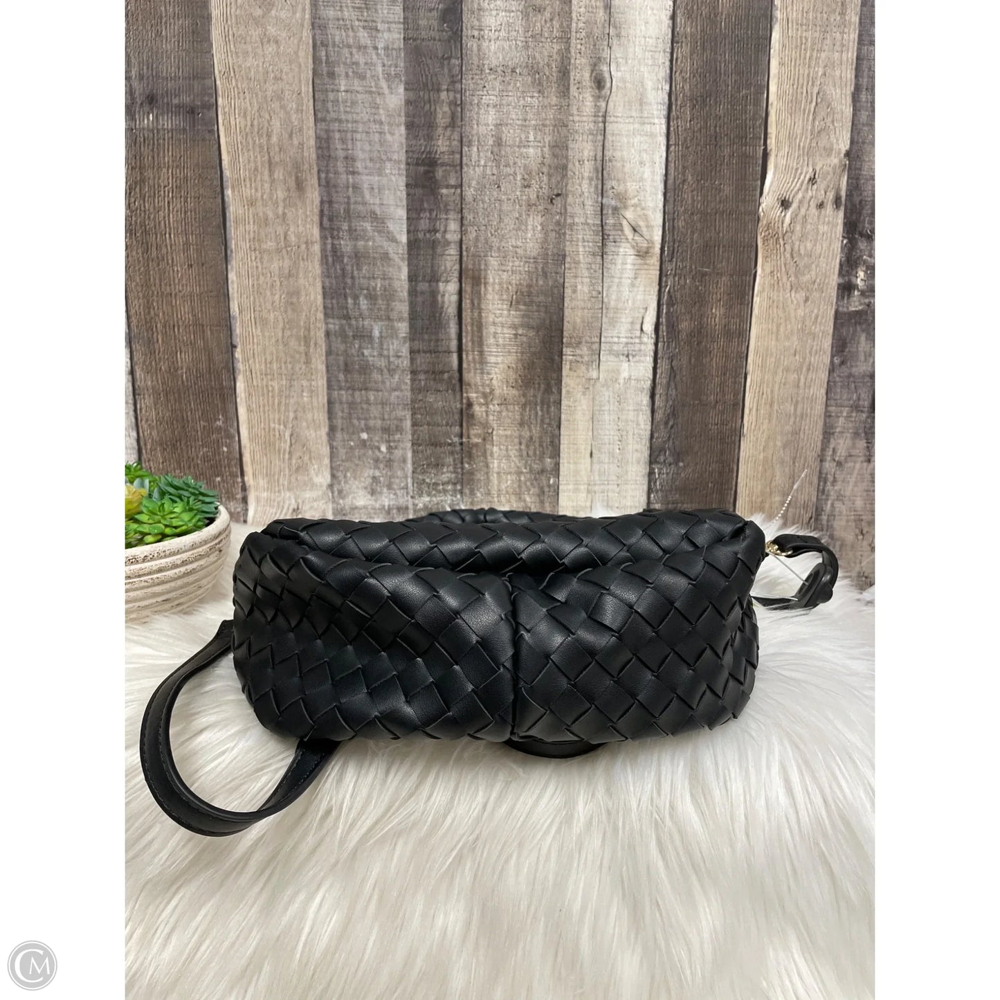 Crossbody By Urban Expressions, Size: Medium