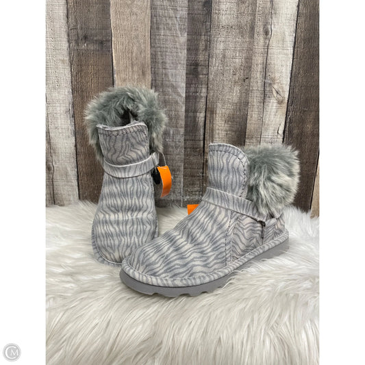 Boots Ankle Flats By Bearpaw In Grey, Size: 9