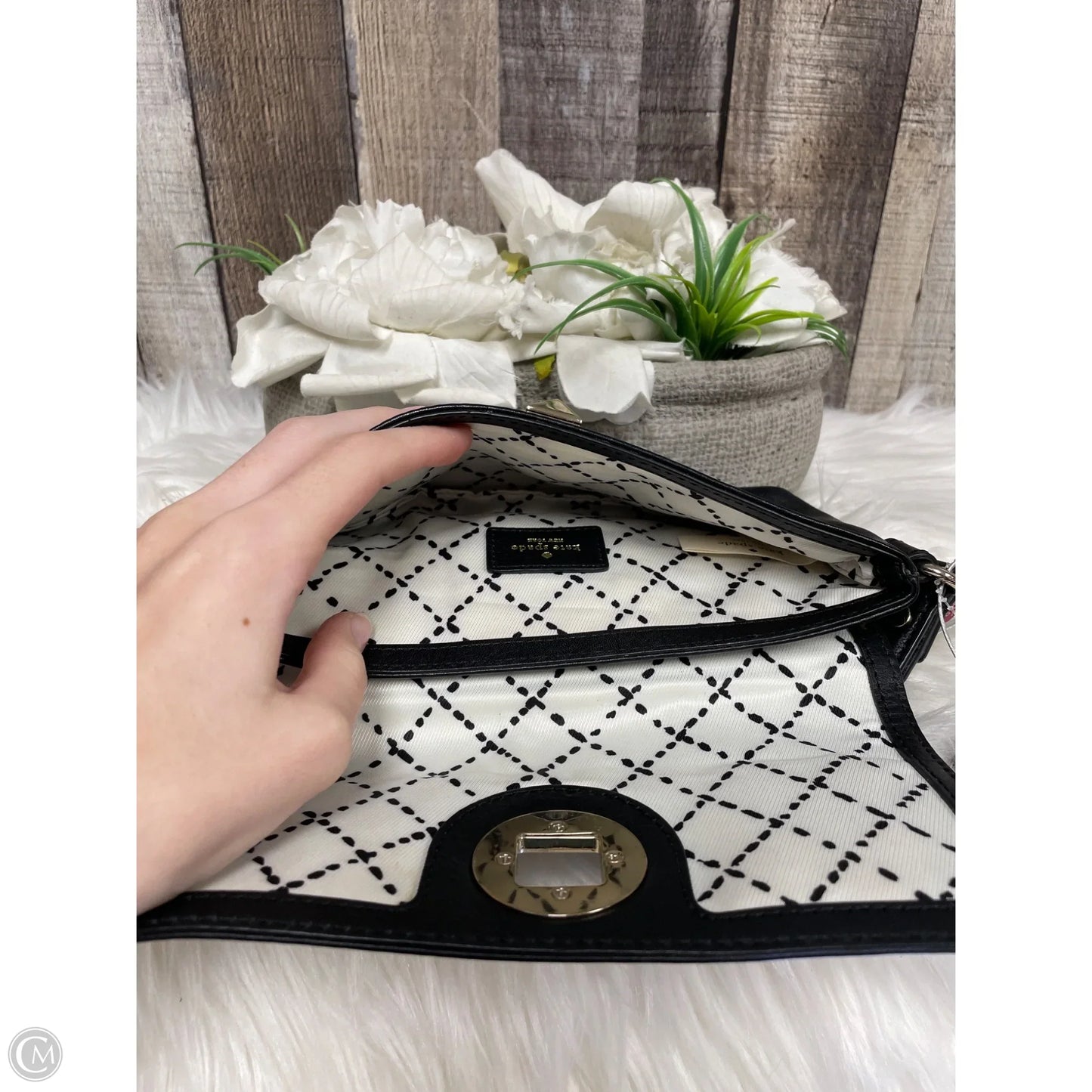 Wristlet Designer By Kate Spade, Size: Medium