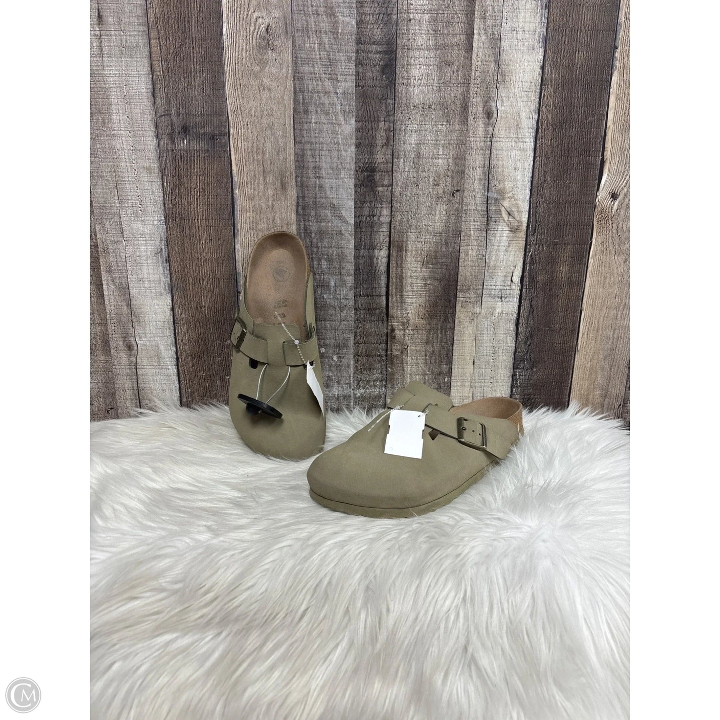 Shoes Flats By Birkenstock In Green, Size: 10