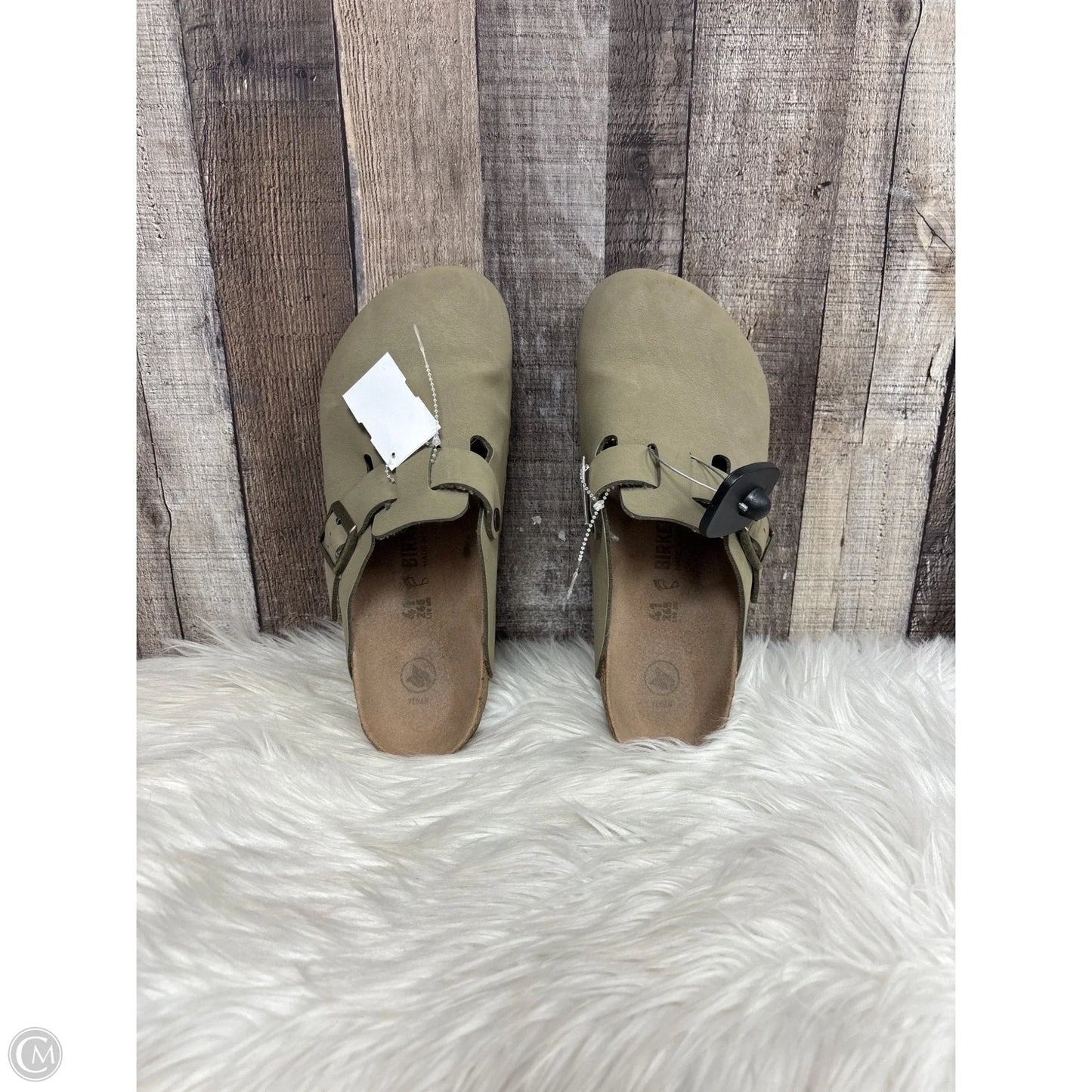 Shoes Flats By Birkenstock In Green, Size: 10