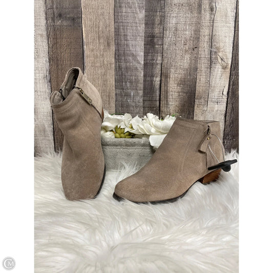 Boots Ankle Flats By Blondo In Tan, Size: 6