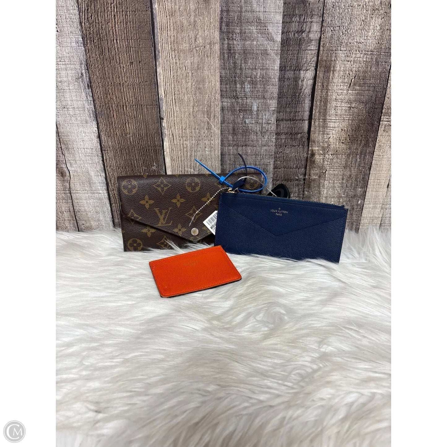 Wallet Luxury Designer By Louis Vuitton, Size: Medium
