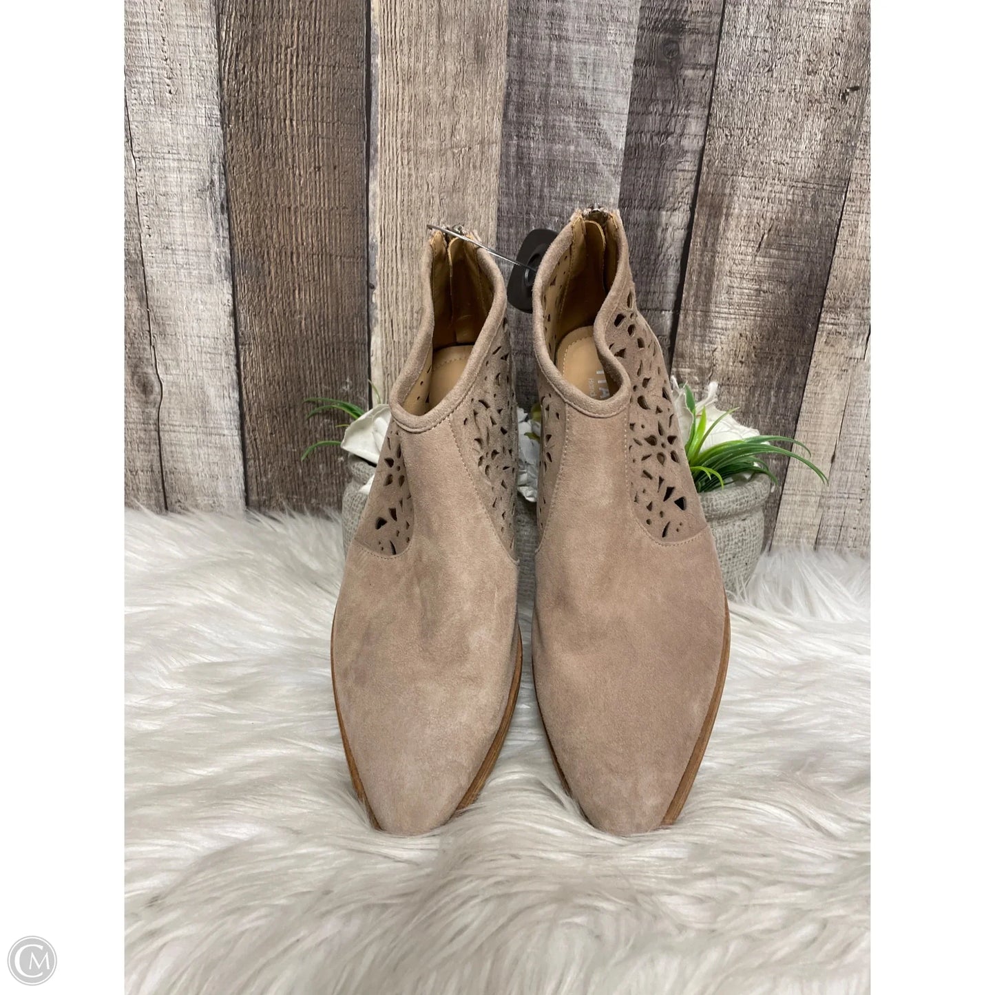 Boots Ankle Flats By Cmb In Tan, Size: 7