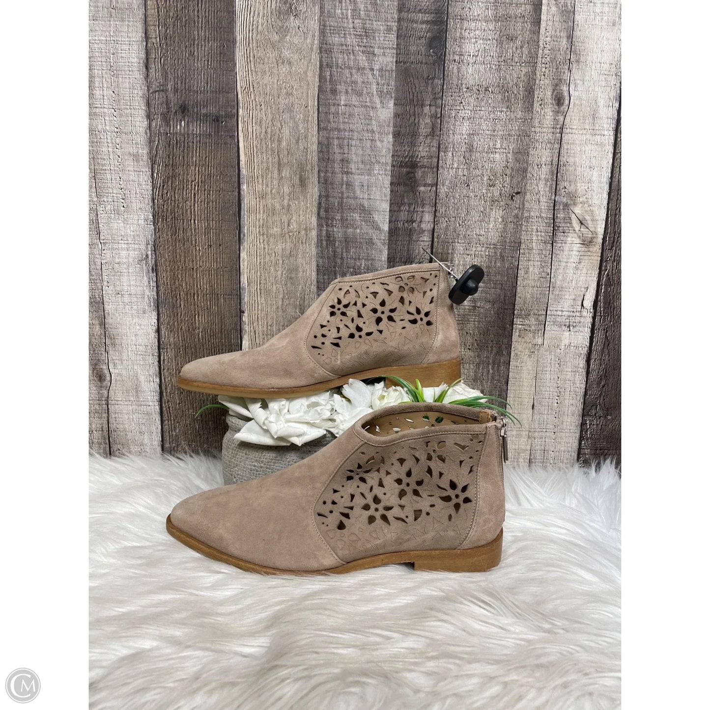 Boots Ankle Flats By Cmb In Tan, Size: 7