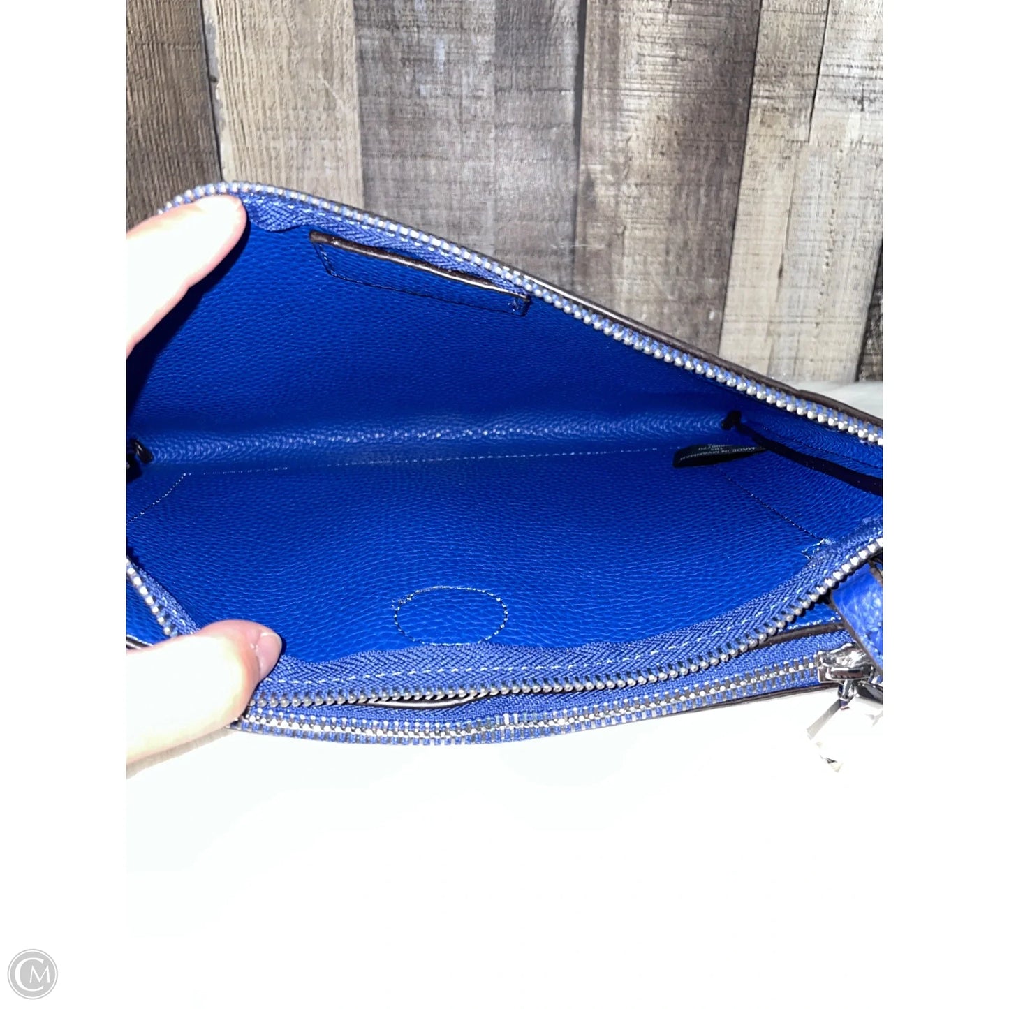 Crossbody By Guess, Size: Medium