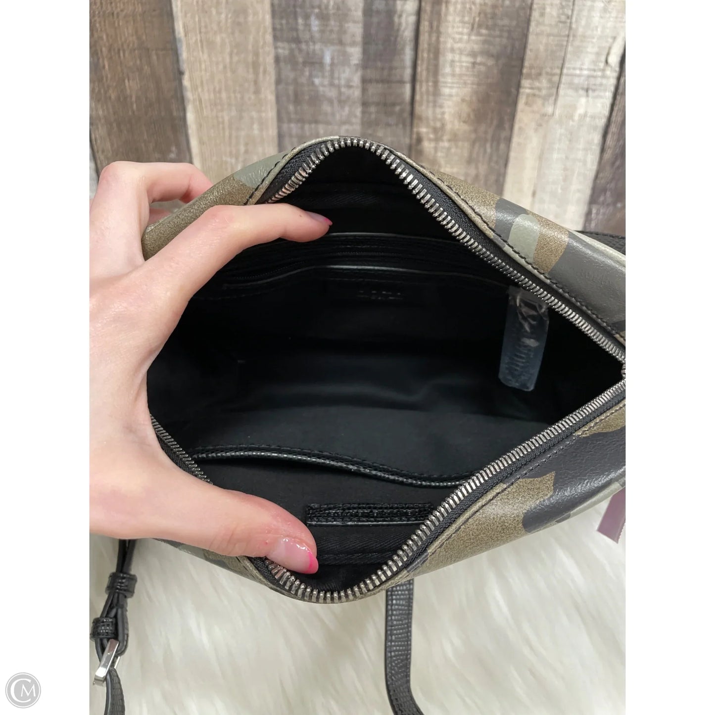 Crossbody By G.i.l.i., Size: Medium