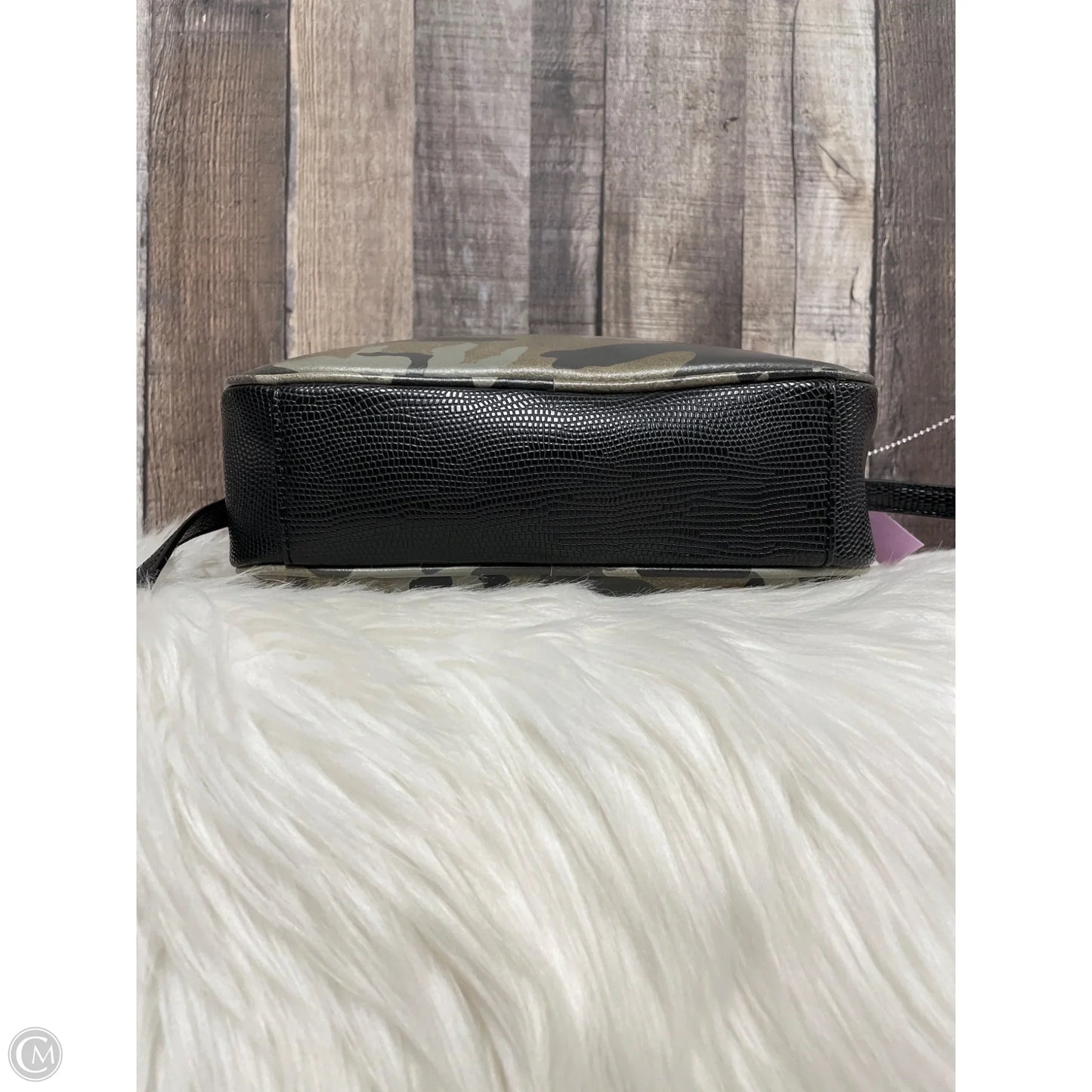 Crossbody By G.i.l.i., Size: Medium