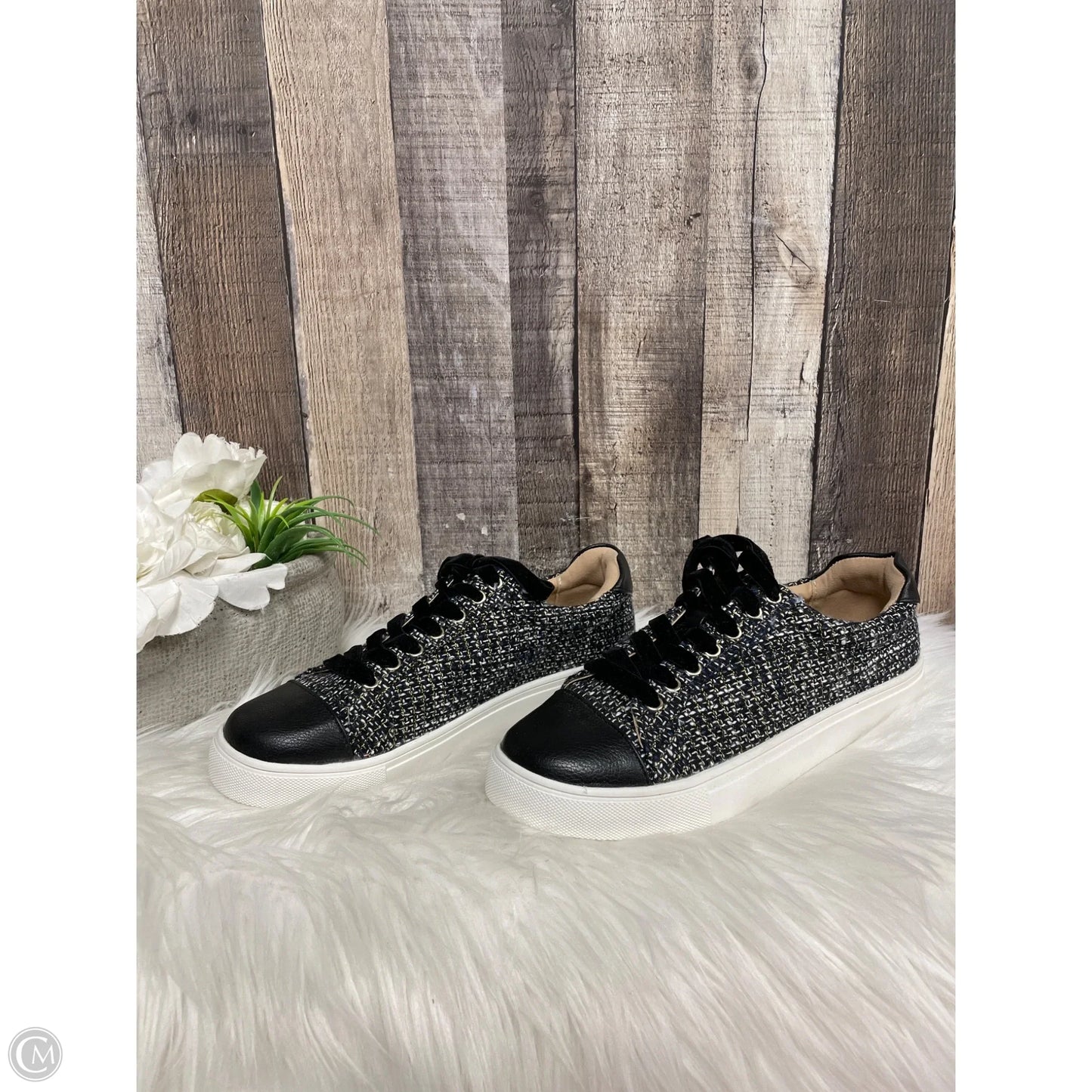 Shoes Sneakers By Loft In Black, Size: 7.5