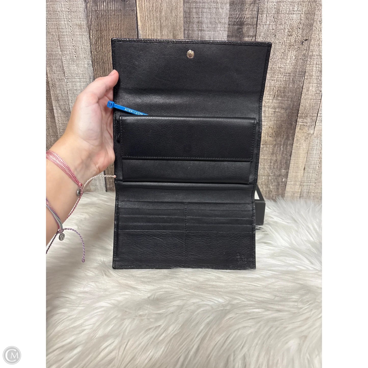 Wallet Luxury Designer By Gucci, Size: Medium