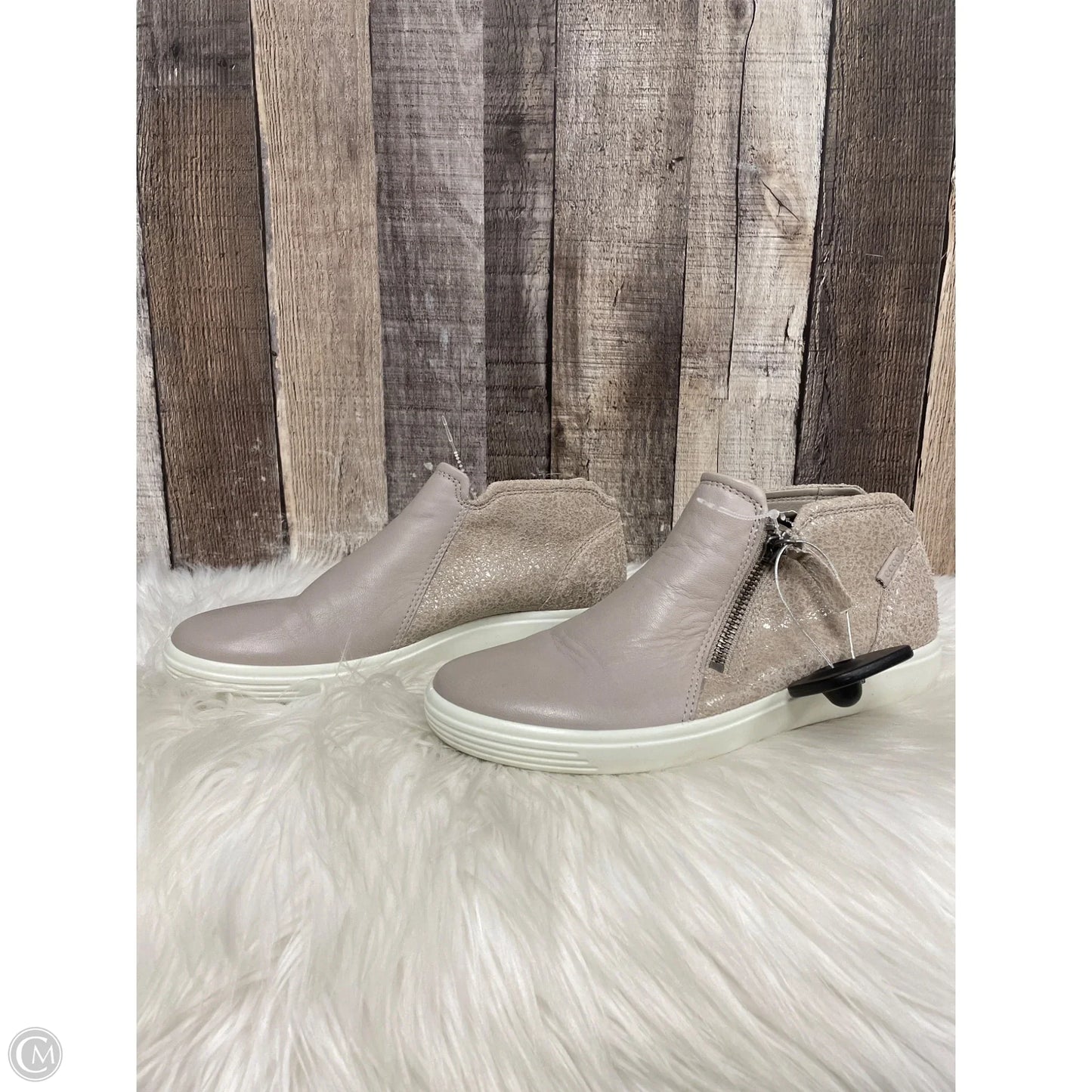 Boots Ankle Flats By Ecco In Grey, Size: 6