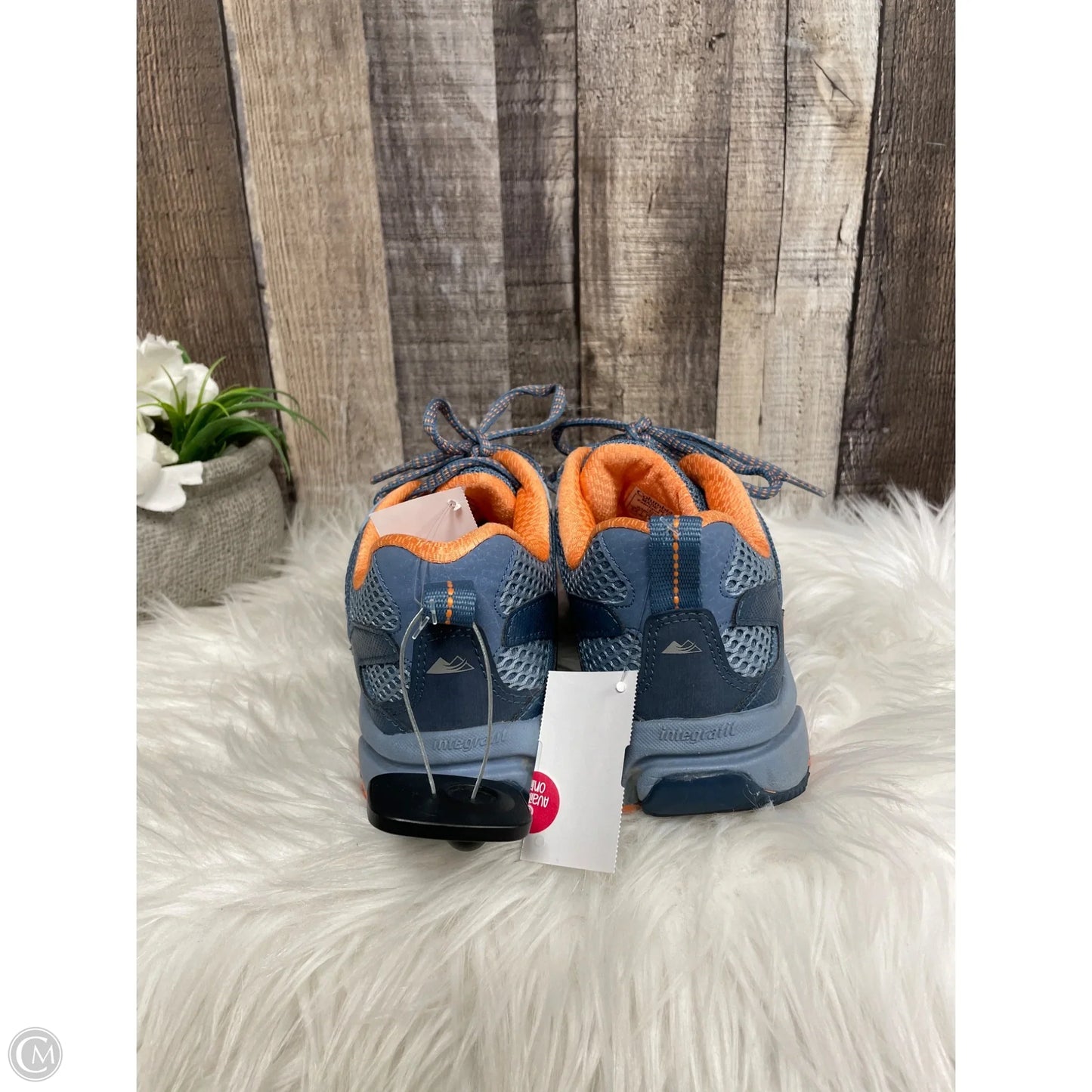 Shoes Athletic By Columbia In Blue, Size: 9.5