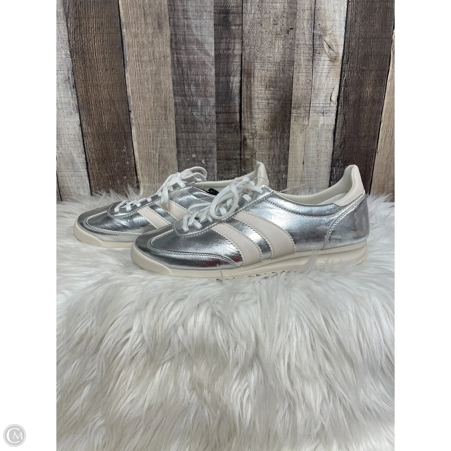 Shoes Sneakers By Madden Girl In Silver, Size: 9.5