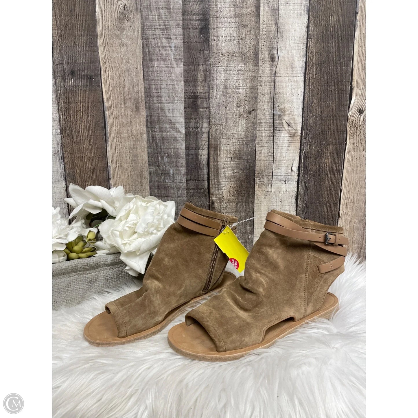 Sandals Flats By Vince In Tan, Size: 7