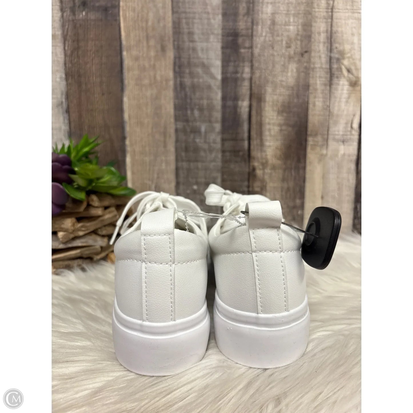 Shoes Sneakers By Cmf In White, Size: 8