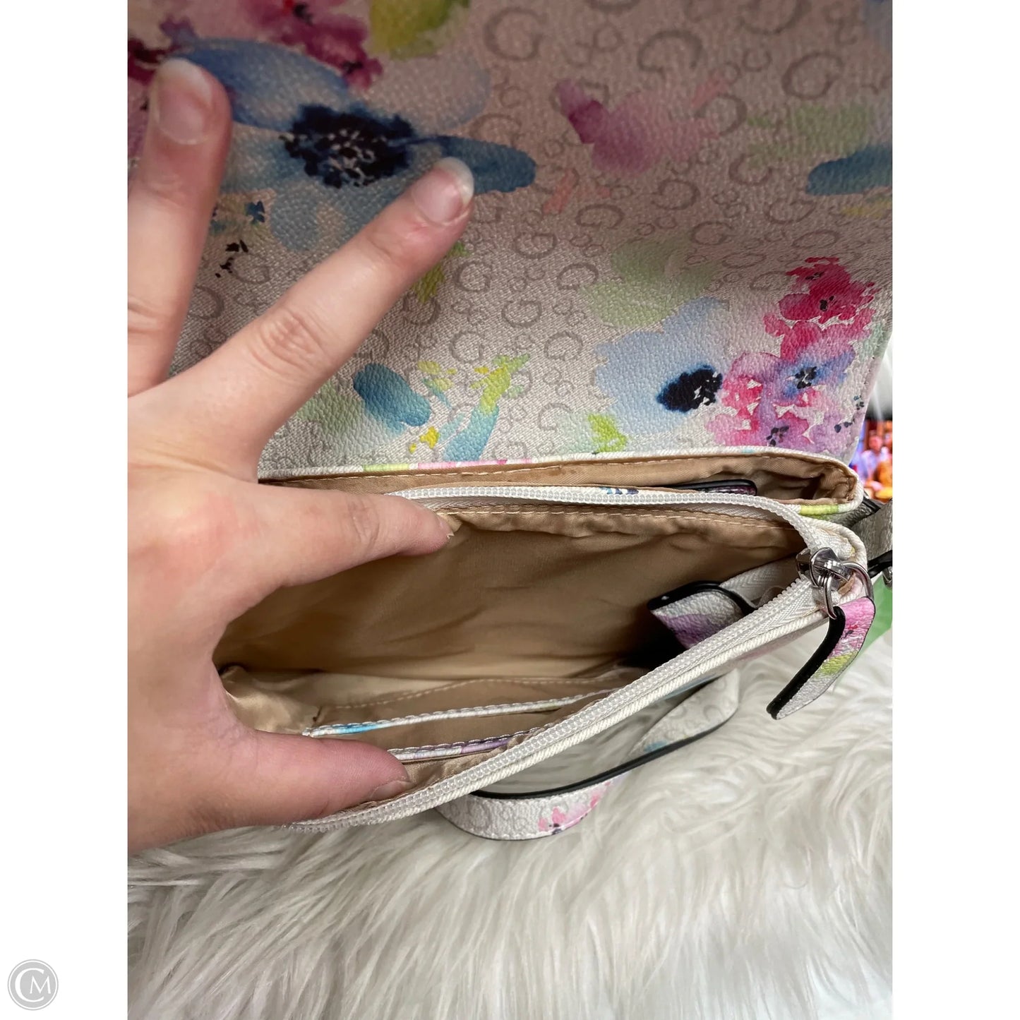 Crossbody By Guess, Size: Medium