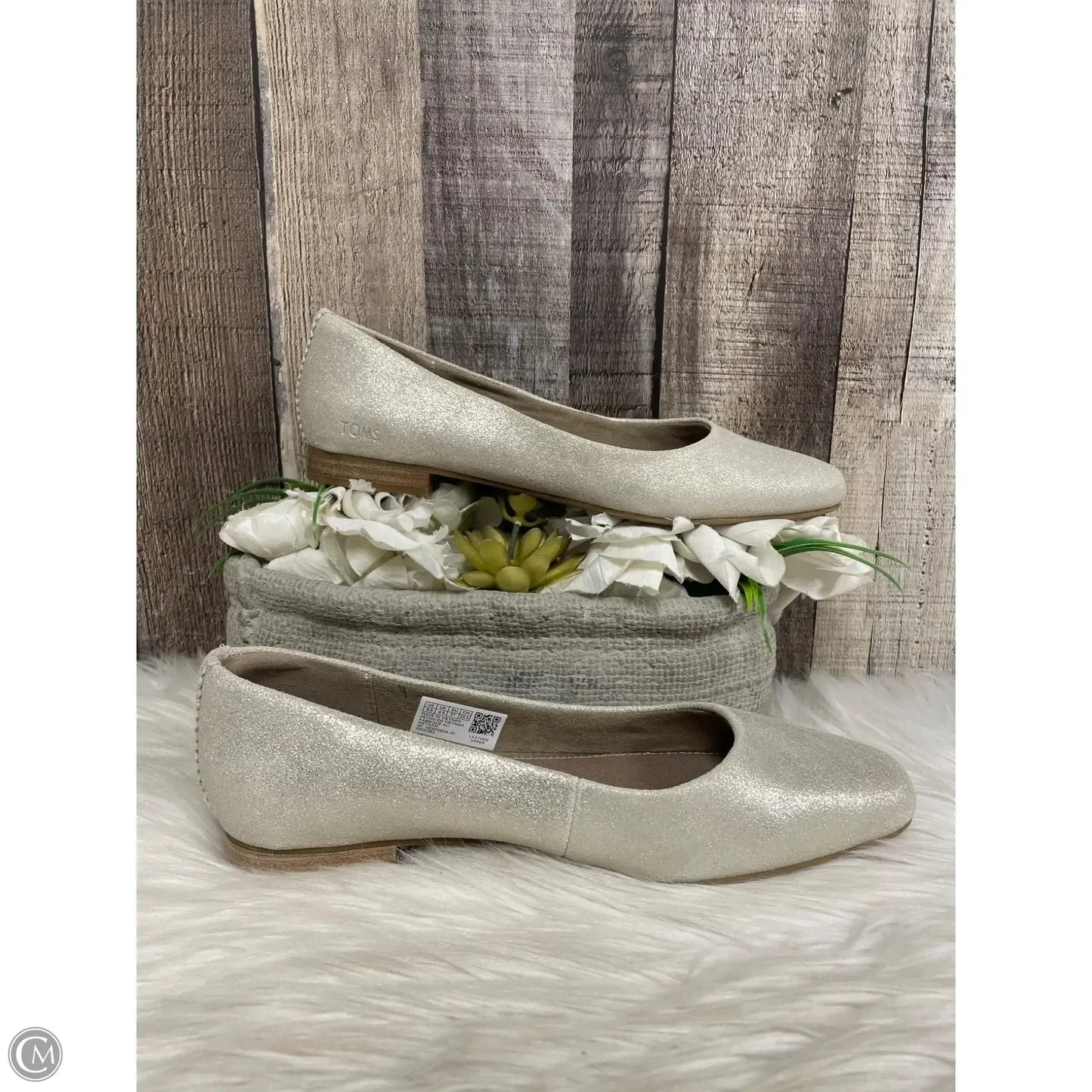 Shoes flats By Toms In Gold, Size: 6.5