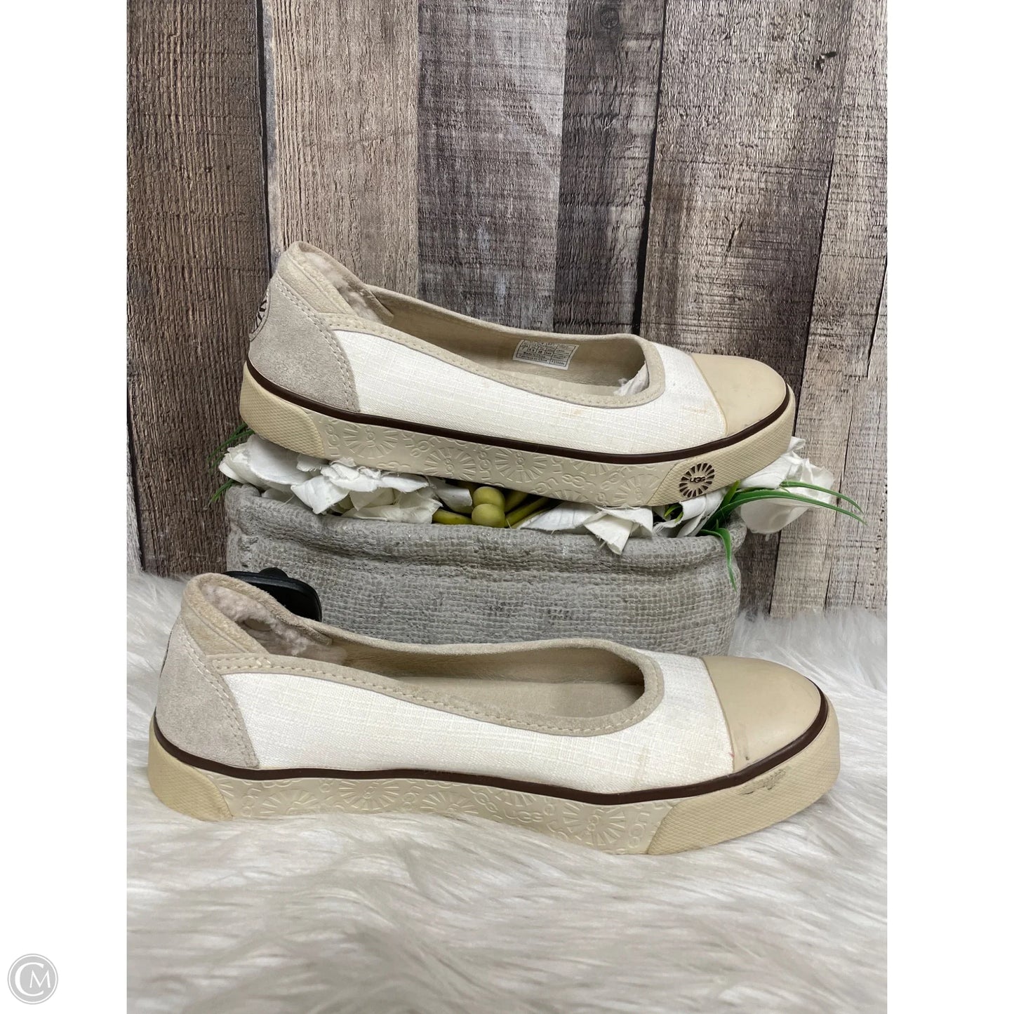 Shoes Designer By Ugg In Beige, Size: 7