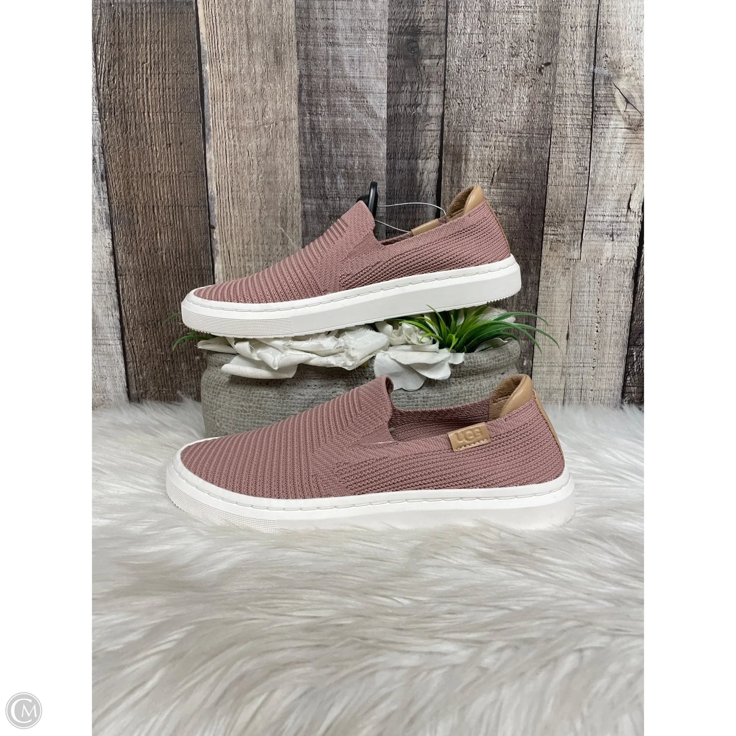 Shoes Designer By Ugg In Mauve, Size: 6