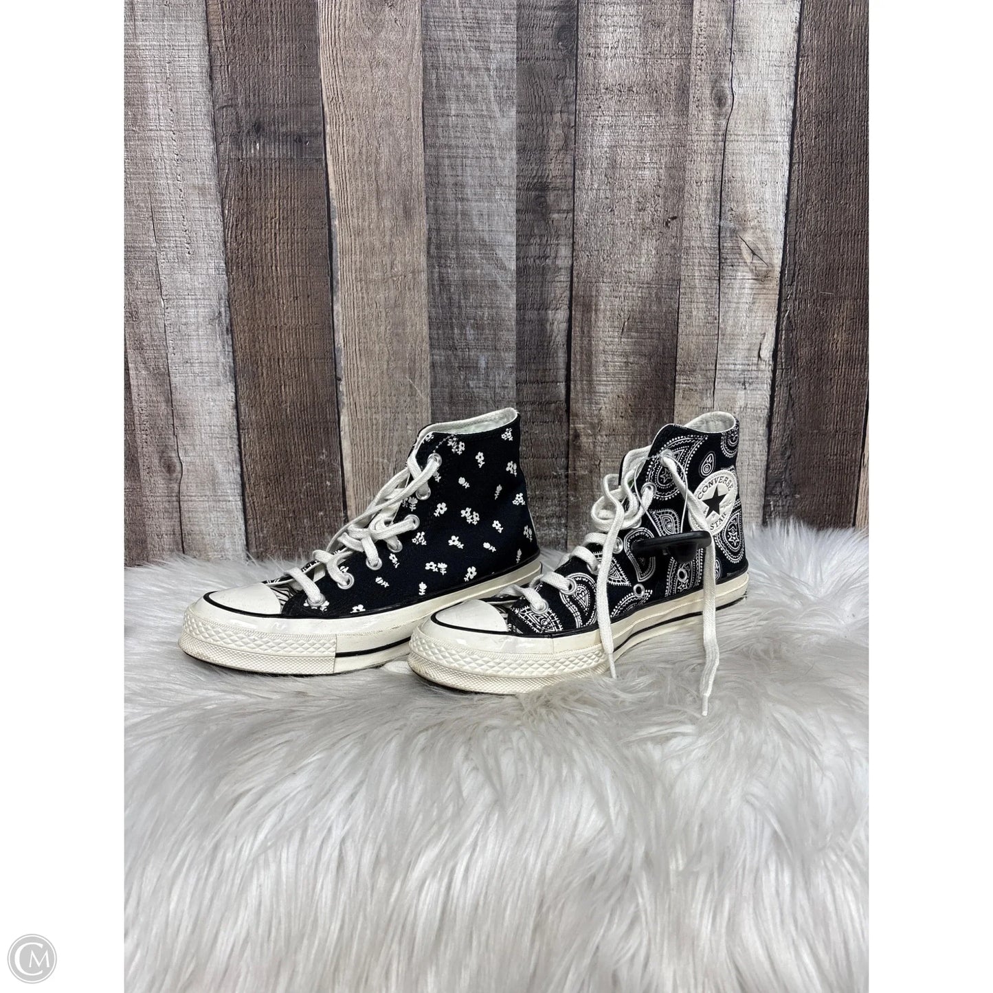 Shoes Sneakers By Converse In Black & White, Size: 7