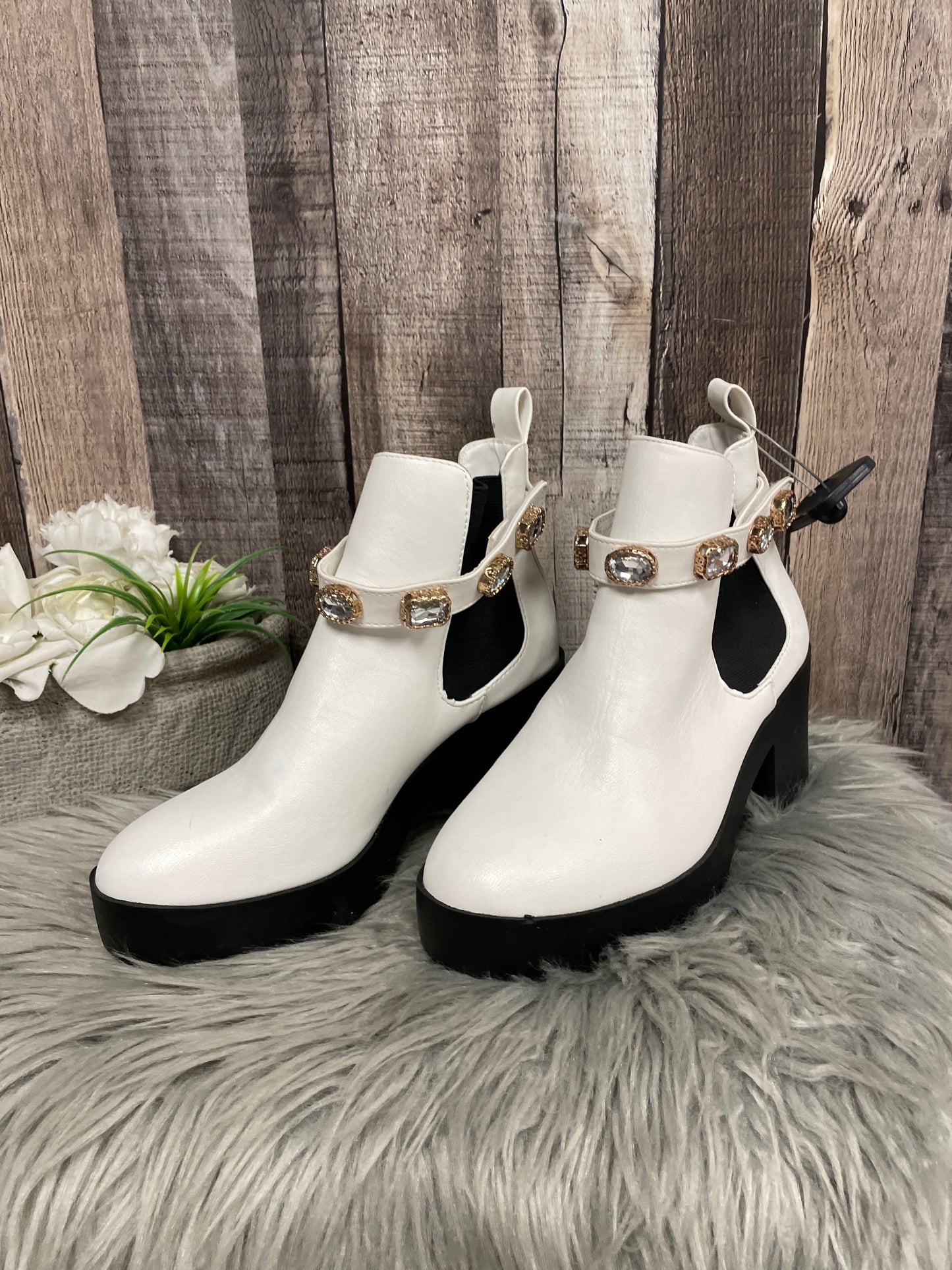 Boots Ankle Heels By Bamboo In White, Size: 7