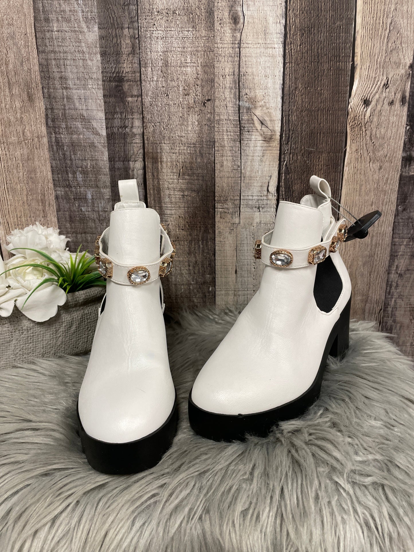 Boots Ankle Heels By Bamboo In White, Size: 7