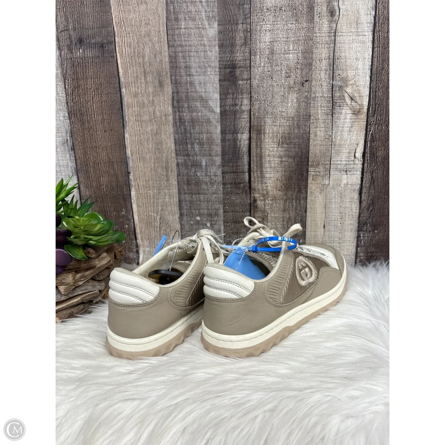 Shoes Luxury Designer By Gucci In Tan, Size: 9.5