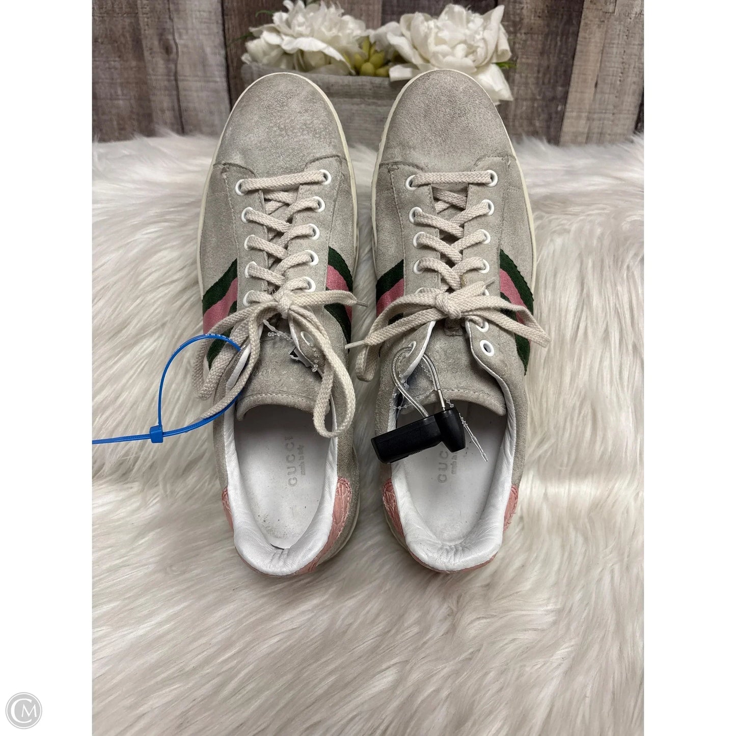 Shoes Luxury Designer By Gucci In Grey, Size: 11