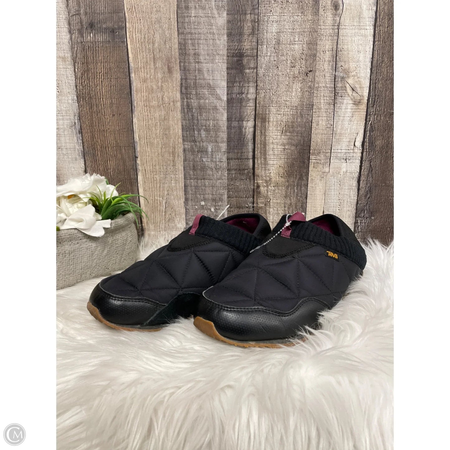Shoes Flats By Teva In Black, Size: 10