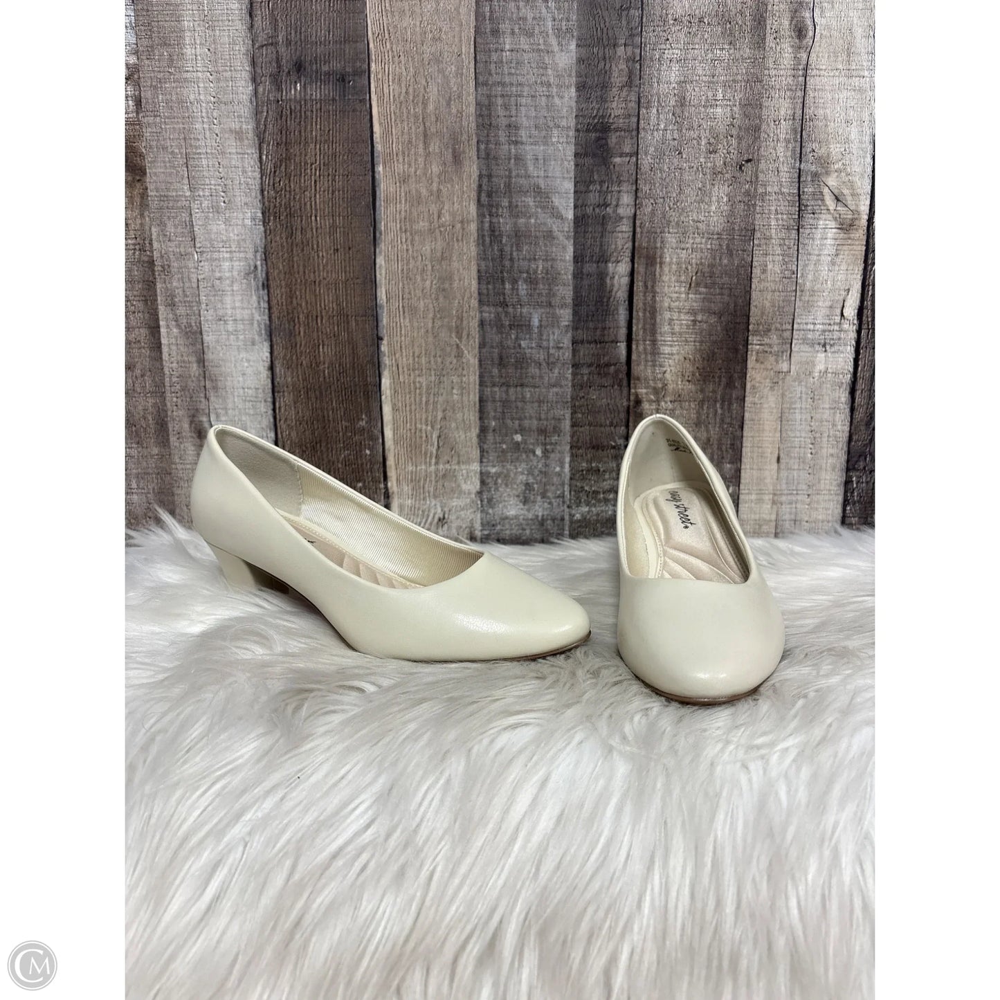 Shoes Heels Block By Easy Street In Cream, Size: 7
