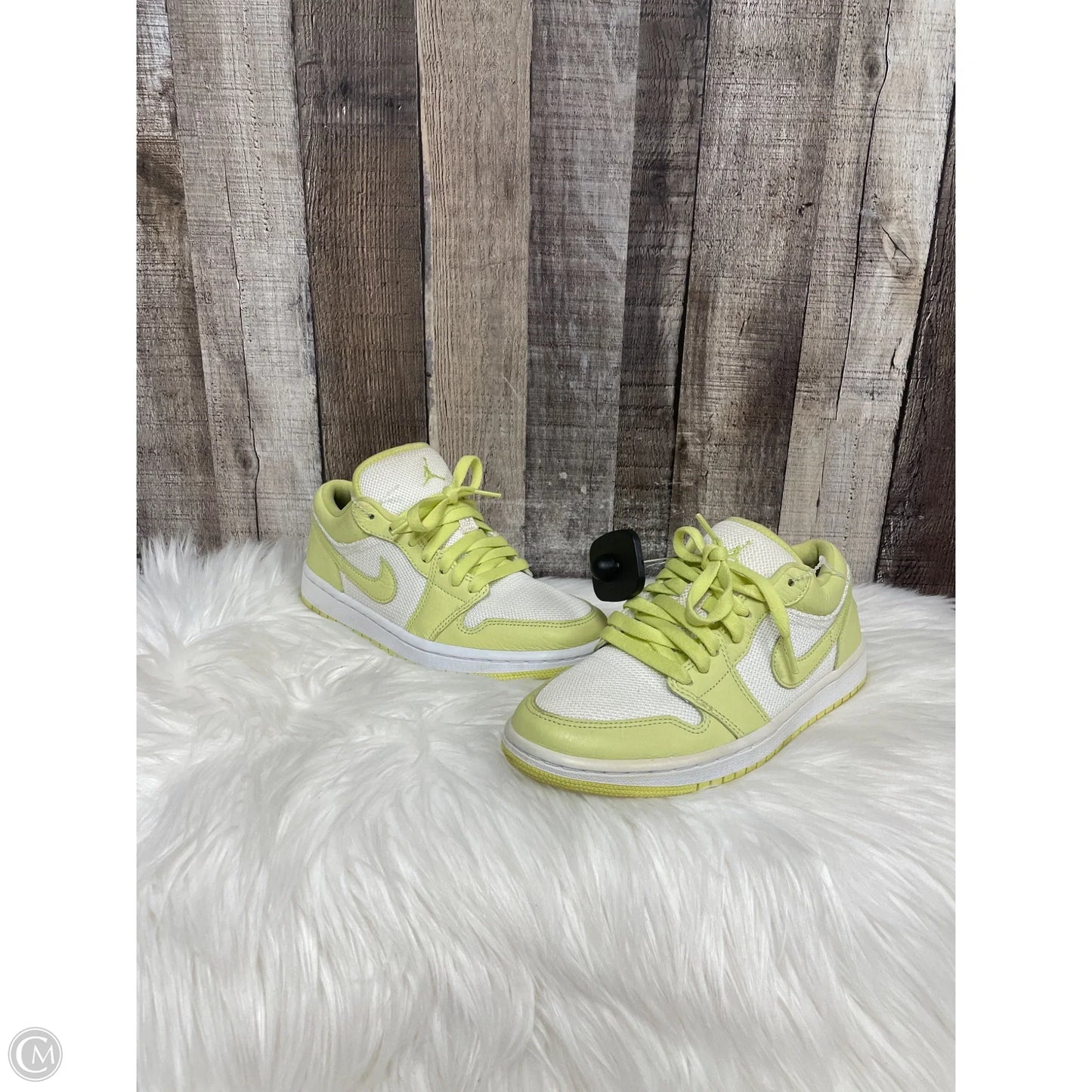 Shoes Luxury Designer By Jordan In Green, Size: 6.5