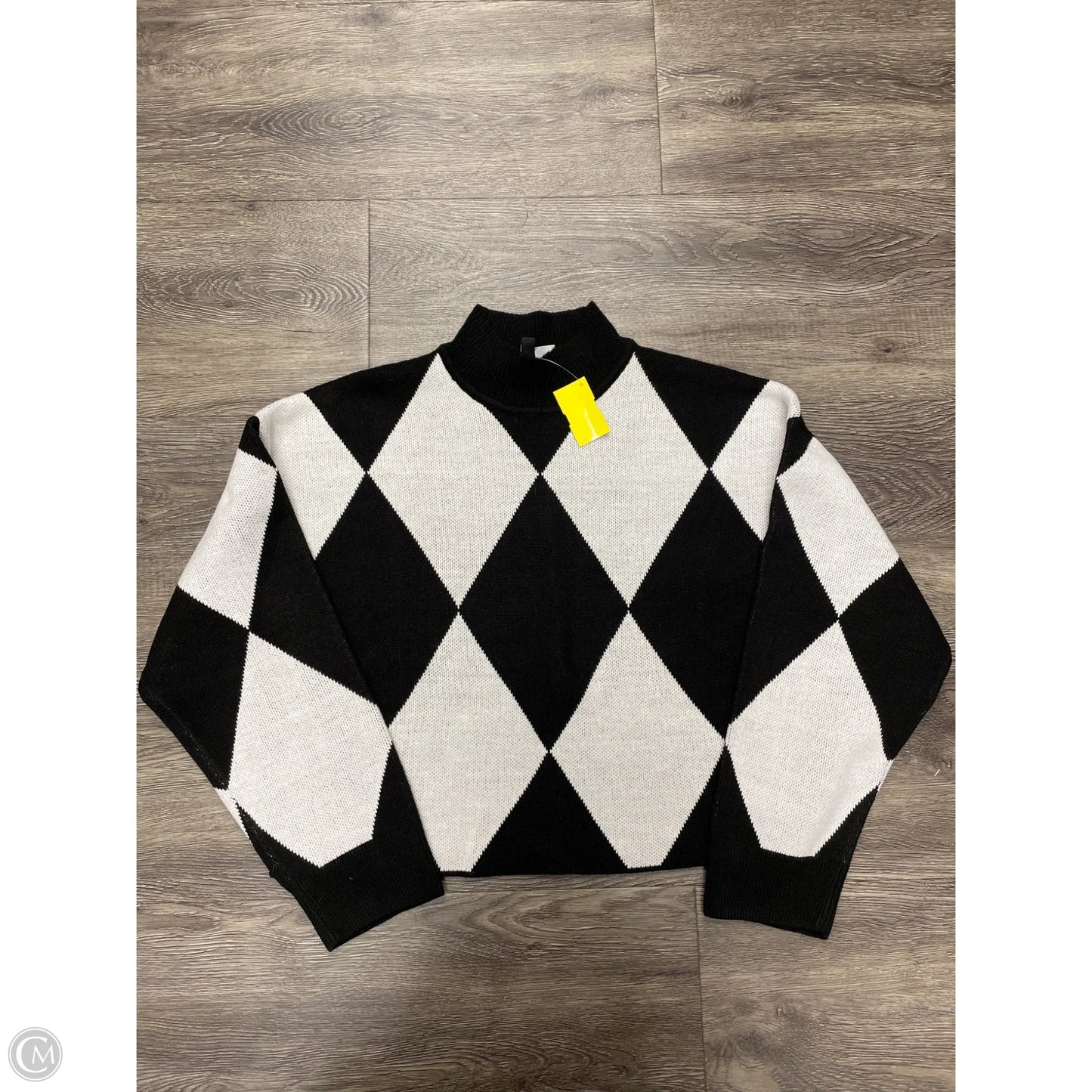 Sweater By Divided In Checkered Pattern, Size: M