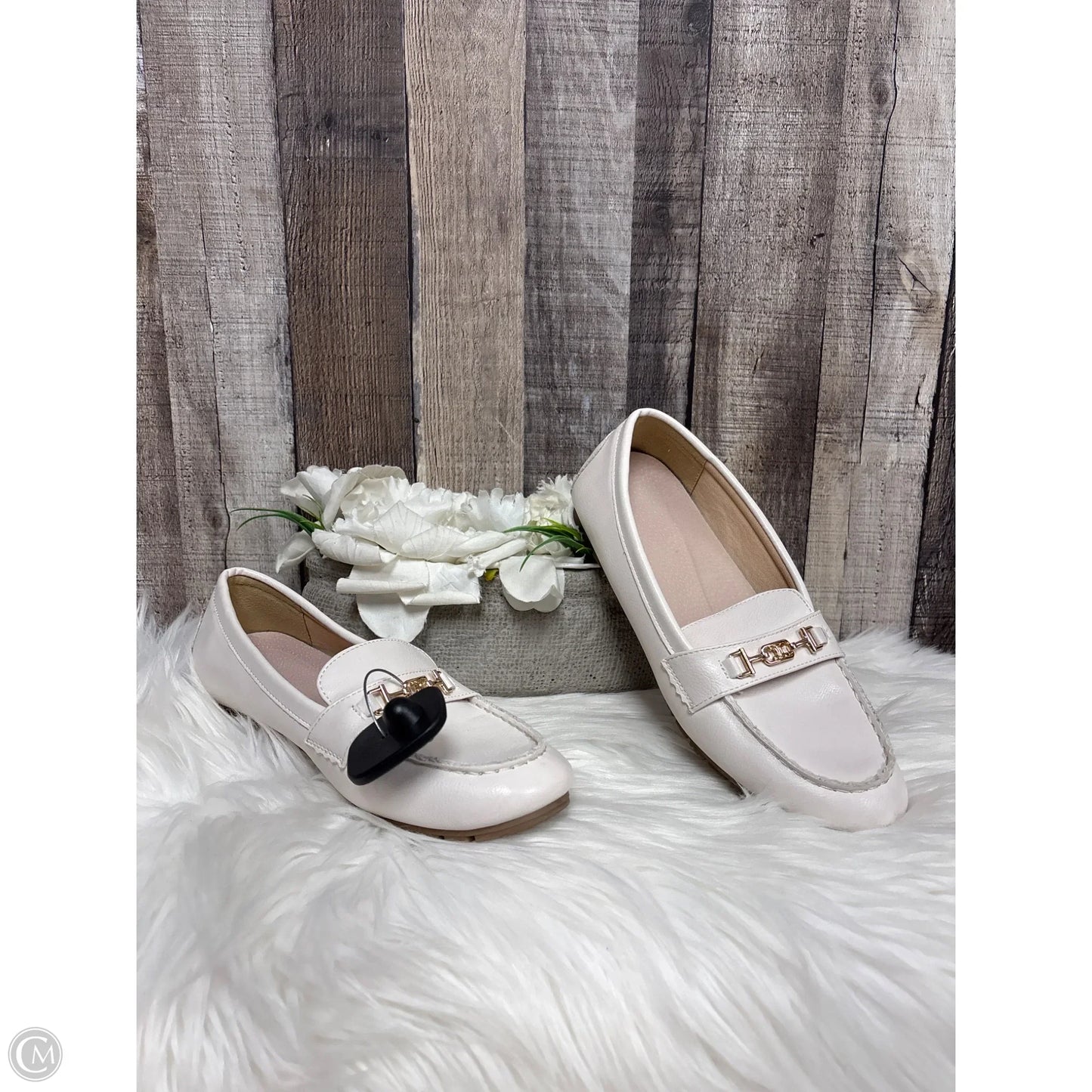 Shoes Flats By Cmf In White, Size: 8.5