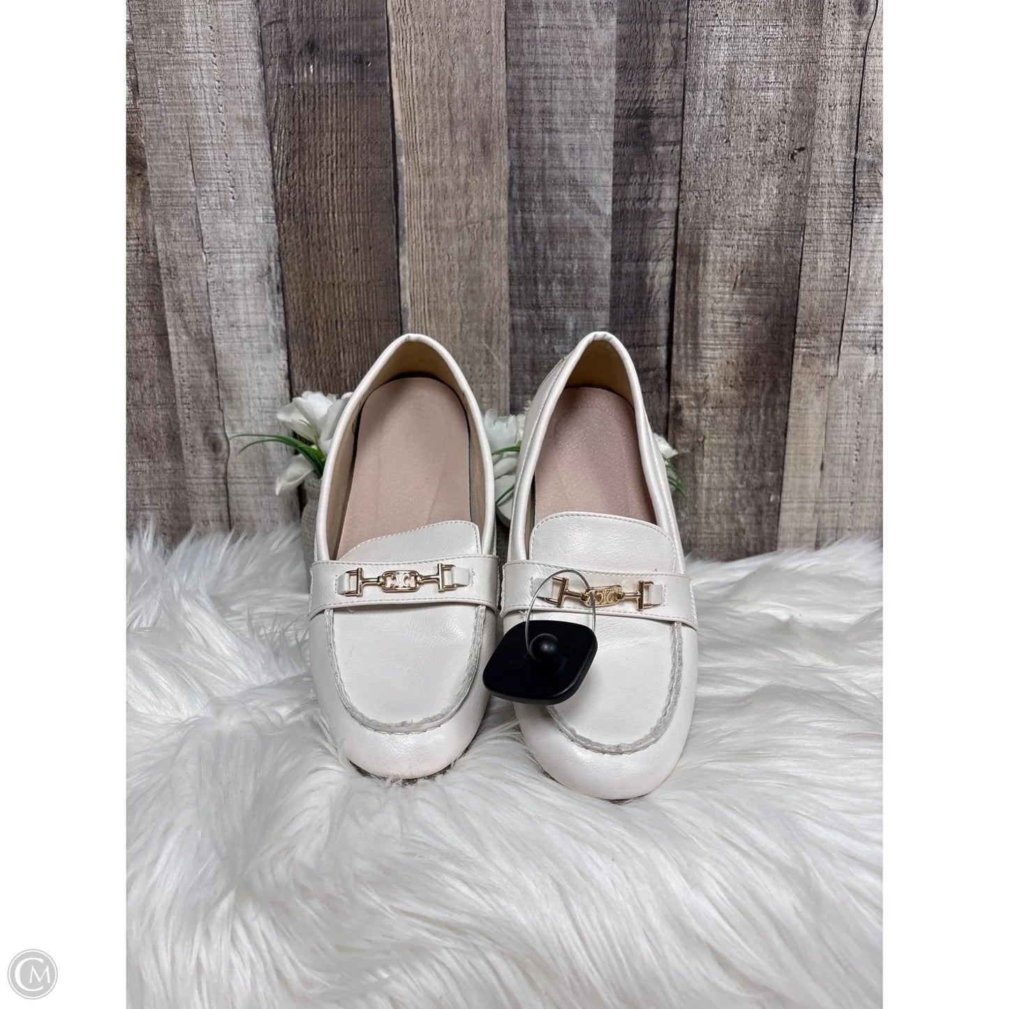 Shoes Flats By Cmf In White, Size: 8.5