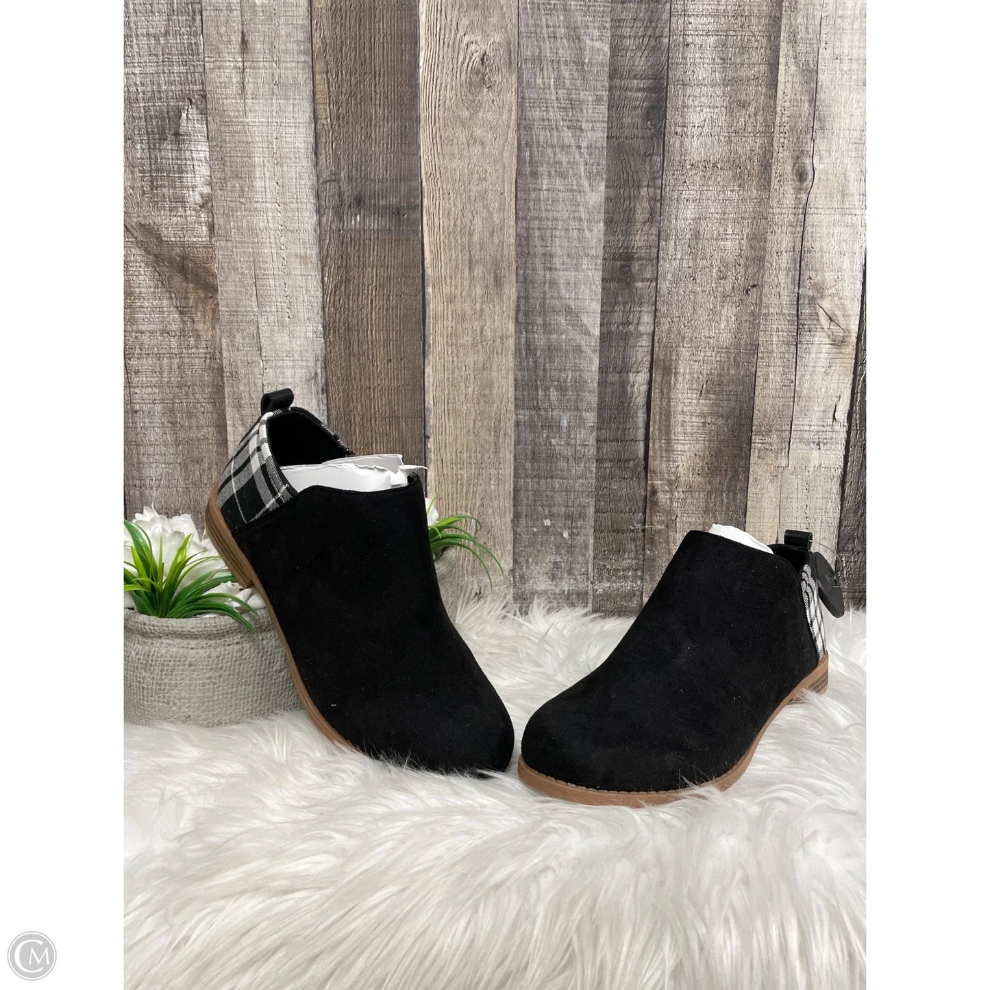 Boots Ankle Flats By So In Black & White, Size: 6.5