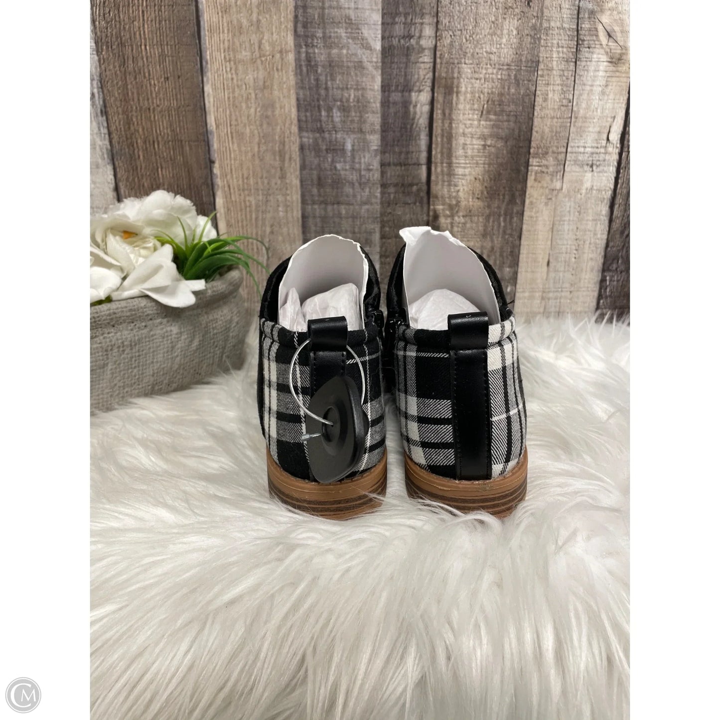 Boots Ankle Flats By So In Black & White, Size: 6.5